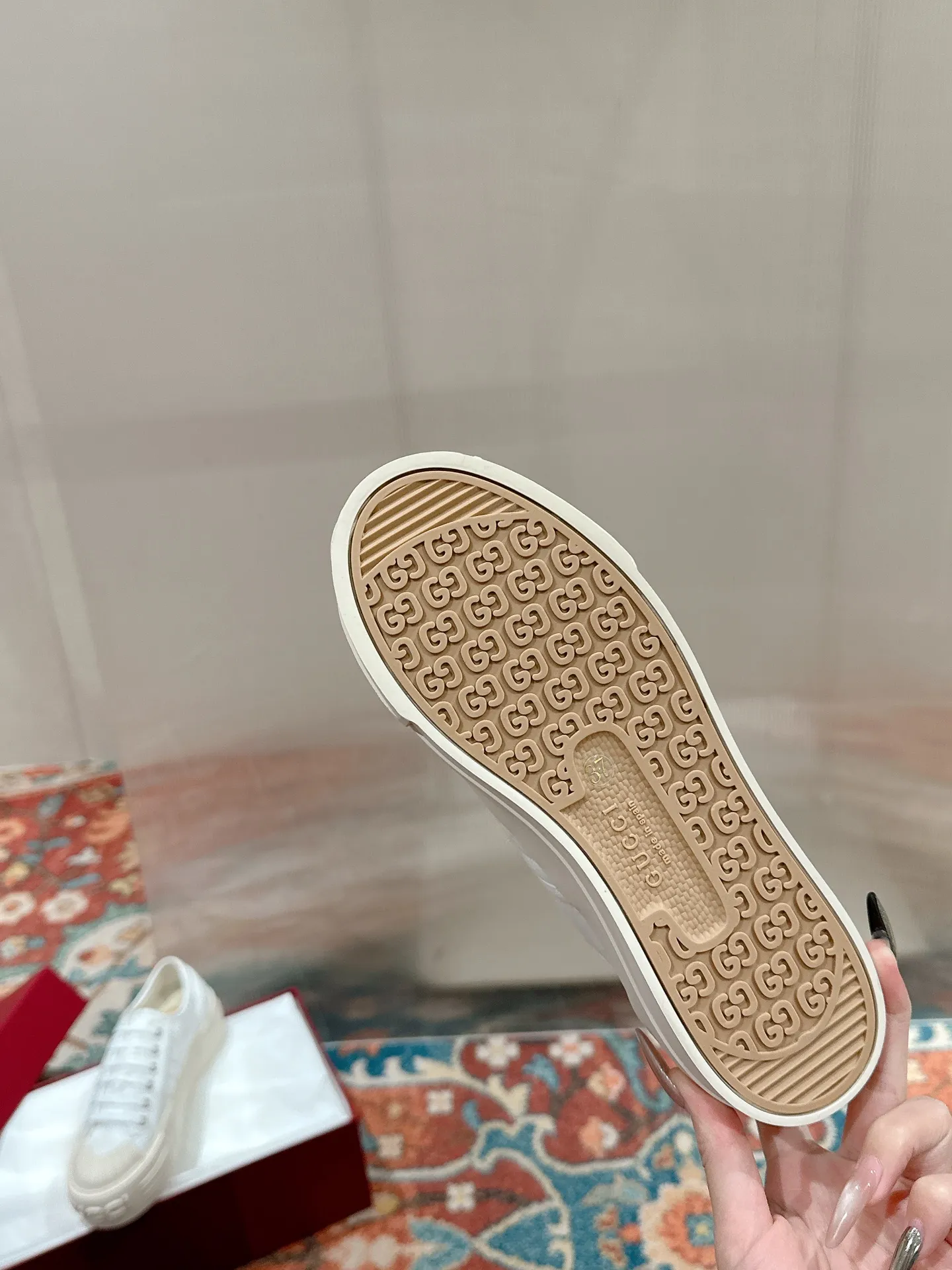 👟👟Ex-factory price 520👟👟 Women's models are new🆕 Arrival Gucci tennis 1977 classic Loft series canvas shoes... 2025 hot recommended model, G+1977×Disney cooperation series... GG canvas is made of finished products and incorporates brand elements. The retro style is rich, the classics and feelings are perfect for recall! Each color fabric developed by the original version is customized by the original version, and we pursue the ultimate in large-scale products! Market-level top version ⚠ Fabric: Customized GG cloth electric embroidery/5D washed distressed canvas Lining: Customized terry cloth lining (the feet are fitted and cannot be disassembled) Outsole: Original molded TPU two-color outsole Size: 35-40 (41 customized)
